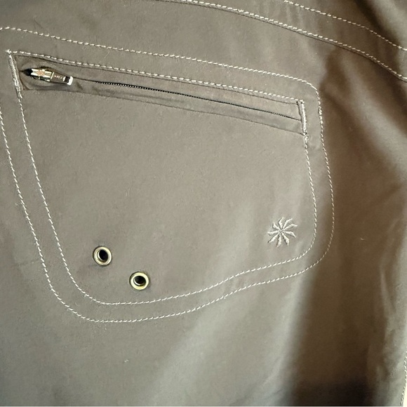 Athleta Kick It Cargo Bermuda Shorts Size 6 Utility Shorts - Picture 4 of 11